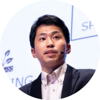 企業代表者顔写真