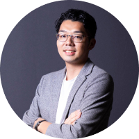 企業代表者顔写真